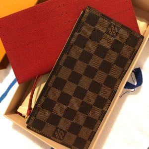 💯 % Authentic Louis Vuilton Zip Wallet.